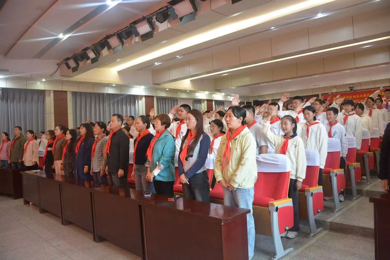 “强国复兴有我 争当新时代好队员”——新乡市第十中学举行2025年七年级少先队建队仪式