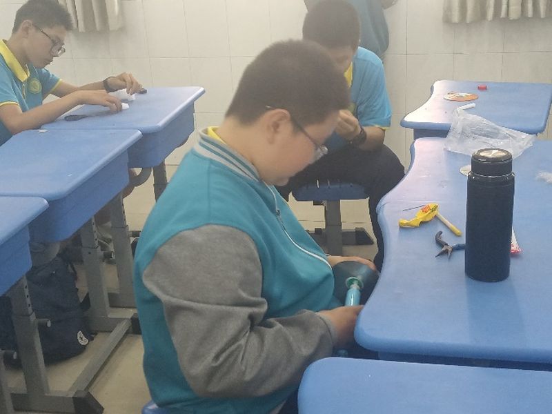 《制作光盘气垫船》——新乡市第十中学物理组科学教育优秀课例展评（九）