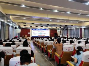 告别 “小胖墩” 拥抱阳光少年！——新乡市第十中学开展青少年肥胖健康科普讲座
